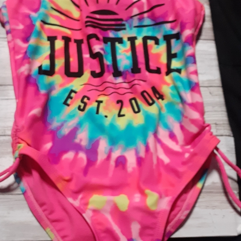 Swimsuits - Picture 4 of 10